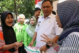 Pemkab Karawang menyiapkan 2 ton beras dalam Gerakan Pangan Murah