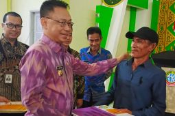 Pemkot Pontianak serahkan bantuan tunai untuk masyarakat