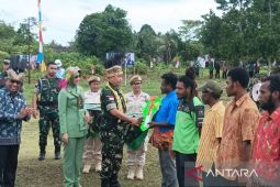 Pangdam XVII/Cenderawasih serahkan 10 rumah TMMD Biak ke warga Kbusdori