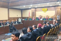 Hasto sebut sempat diancam menjadi tersangka jika PDIP pecat Jokowi