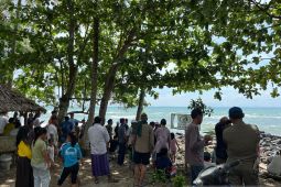 Delapan anak tenggelam saat berenang di pantai