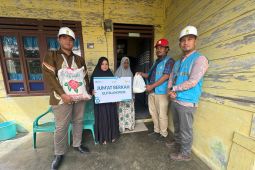 PLN Blangpidie Salurkan 50 paket sembako untuk fakir miskin