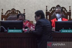 Hasto sebut sempat diancam jadi tersangka jika PDIP pecat Jokowi