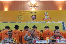 Polres Kubu Raya menangkap dua kurir Narkoba di Bandara Supadio