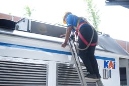 KAI Palembang jaga kebersihan di stasiun dan kereta  jelang Lebaran