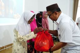 PT Timah bagikan ratusan paket sembako bantu warga Bangka