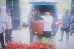 Perpustakaan Sulsel berbagi pakaian layak pakai bagi dhuafa