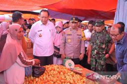 Gubernur Gorontalo pantau ketersediaan bahan pokok jelang lebaran