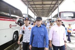 Wamendagri cek kelayakan dan fisik armada bus di Terminal Leuwipanjang Bandung