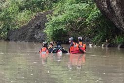 Tim SAR susuri sungai dan bendungan untuk cari anak hilang di Lombok Tengah