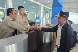 Gubernur pantau pemudik di Bandara Tjilik Riwut