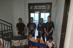 Polisi bubarkan konvoi motor ratusan anak muda