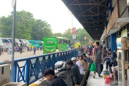 Terminal Kampung Rambutan Jakarta Timur mulai ramai pemudik jelang Lebaran