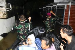 Lantamal VIII kerahkan tim Satgas bantu evakuasi korban banjir di Manado