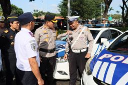 Polisi siagakan unit kendaraan ambulans darurat mudik Lebaran 2025 di Bandara Soetta