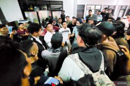 Di Situbondo, pemudik bersitegang dengan petugas ASDP Pelabuhan