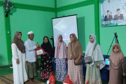 Kemenag Bengkayang membagikan 600 paket Ramadhan untuk mustahik