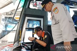 Kemenhub memeriksa kelayakan bus angkutan Lebaran di Tasikmalaya