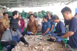 Menteri LH siapkan tuntutan pada produsen tak atasi sampah plastik