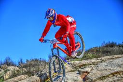 Pembalap Feldani Effendy juara umum kejuaraan downhill di Amerika Serikat