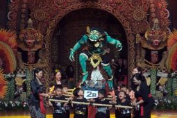 Pementasan ogoh-ogoh anak di Kota Denpasar