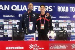 Patrick Kluivert antusias menatap laga pertamanya di SUGBK