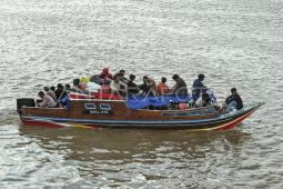 Pemudik dengan kapal cepat di Kuala Tungkal