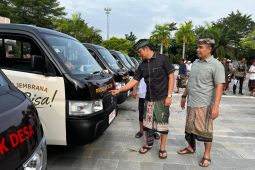 Pemkab Jembrana berikan bantuan mobil pickup ke desa adat