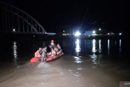 Tim SAR melakukan pencarian warga yang hilang di Sungai Bone Gorontalo