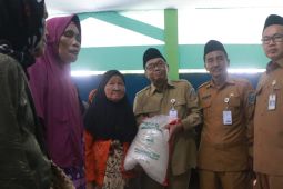 Pemkab Probolinggo salurkan bantuan beras bagi warga miskin ekstrem