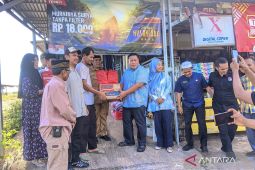Bupati Mukomuko serahkan bantuan kepada korban bencana