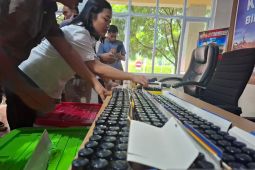 Polda NTT membongkar jaringan peredaran obat keras Poppers di Kupang