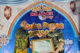 Bpjamsostek berikan PT Dragon penghargaan karena peduli pekerja rentan