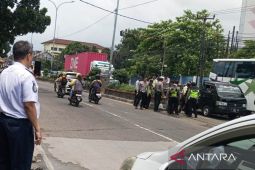 Puluhan u-turn di Kabupaten Bekasi ditutup jelang mudik Lebaran untuk kelancaran arus lalin