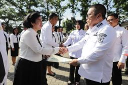 Wali Kota Pematangsiantar serahkan SK 694 PPPK