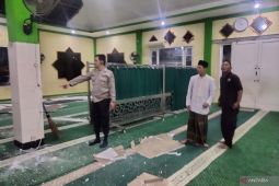 Plafon masjid ambruk di Bekasi, empat jamaah terluka