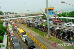 Polres Jembrana rekayasa lalu lintas atasi antrian panjang kendaraan