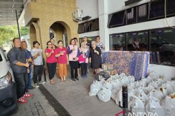PLN UID Suluttenggo salurkan bantuan bagi korban banjir di Manado
