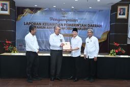 Bupati Trenggalek serahkan LKPD 2024 ke BPK Jatim