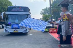 Polres Garut berangkatkan 150 warga untuk mudik Lebaran gratis