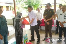 Bangka salurkan 4.122 paket bantuan sembako