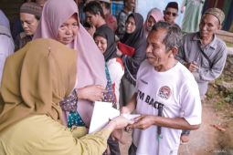 Bank Sultra salurkan zakat mal Rp401 juta ke masyarakat