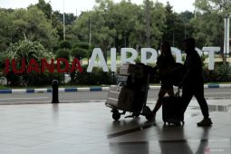 Arus mudik di Bandara Juanda