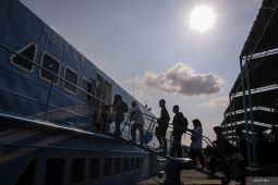 Arus mudik tujuan Pulau Bawean