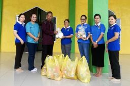 Wujud toleransi, Wanita Katolik berbagi bingkisan Lebaran di Lamandau