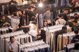Bazar pakaian bekas di Surabaya