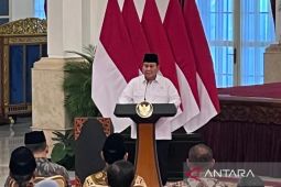 Prabowo dan jajaran kabinet Merah Putih serahkan zakat melalui Baznas