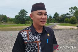 Sekda ajak pegawai berbelanja di pasar Bangka Selatan untuk geliatkan ekonomi daerah