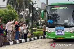 Pemkab Karawang berangkatkan 810 peserta program mudik gratis
