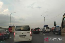 Arus jalan Tol Jakarta-Cikampek padat merayap